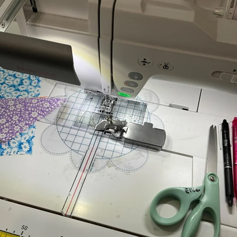 MagneticSeam™ Effortless Stitch Guidance