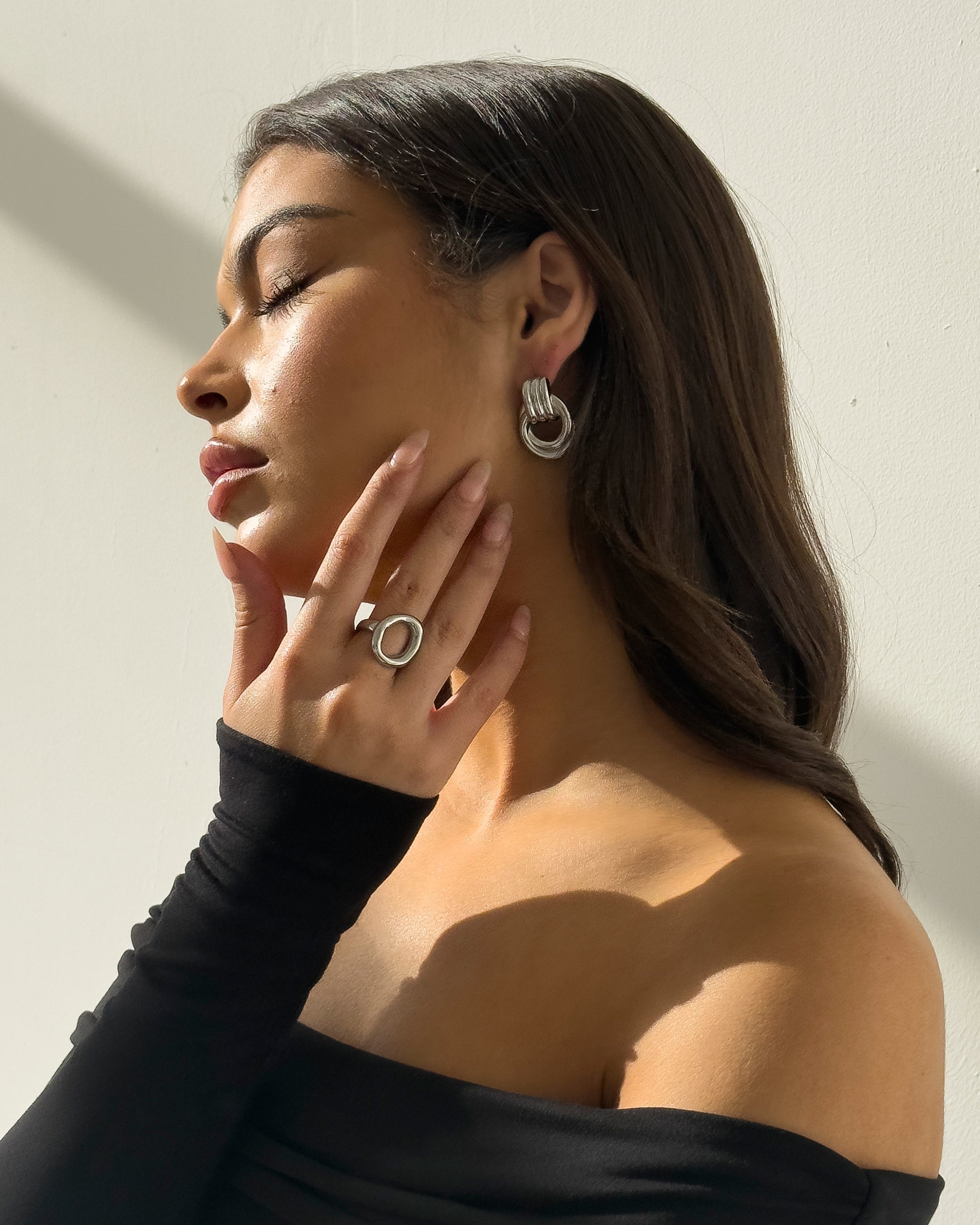 Silver Oval Ring with Hollow Design – Minimalist Elegance for Every Day