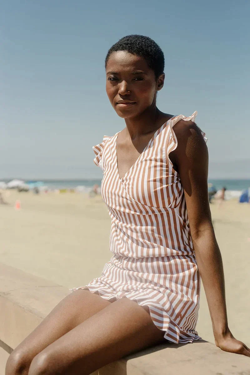 Swimsuit with integrated bra and removable cups