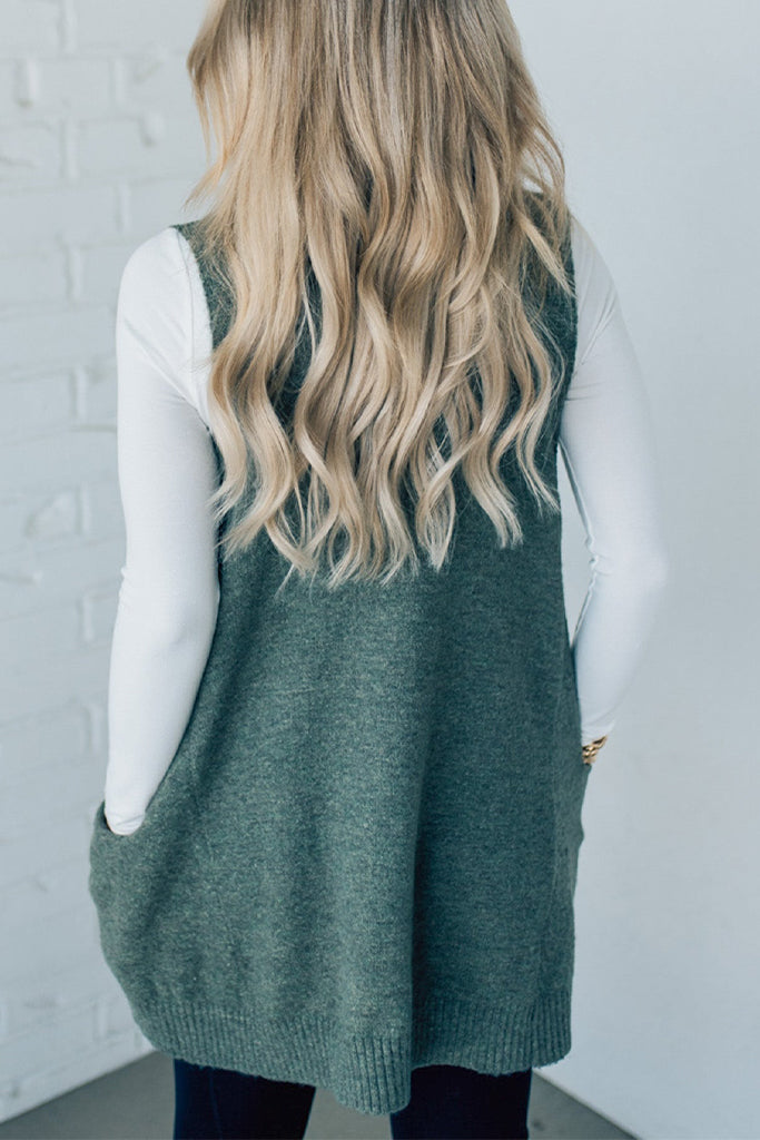 Women’s Sweater Vest | Cozy Oversized Fit with Pockets | Lightweight & Fuzzy Knit