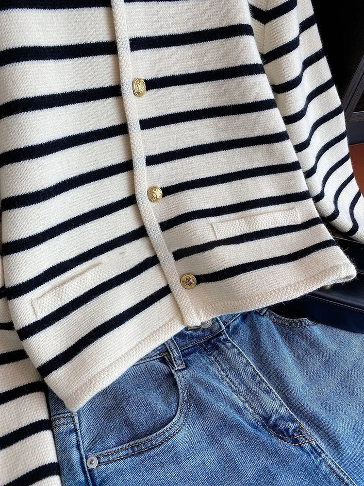 Aloisia™ Bold Striped Elegance