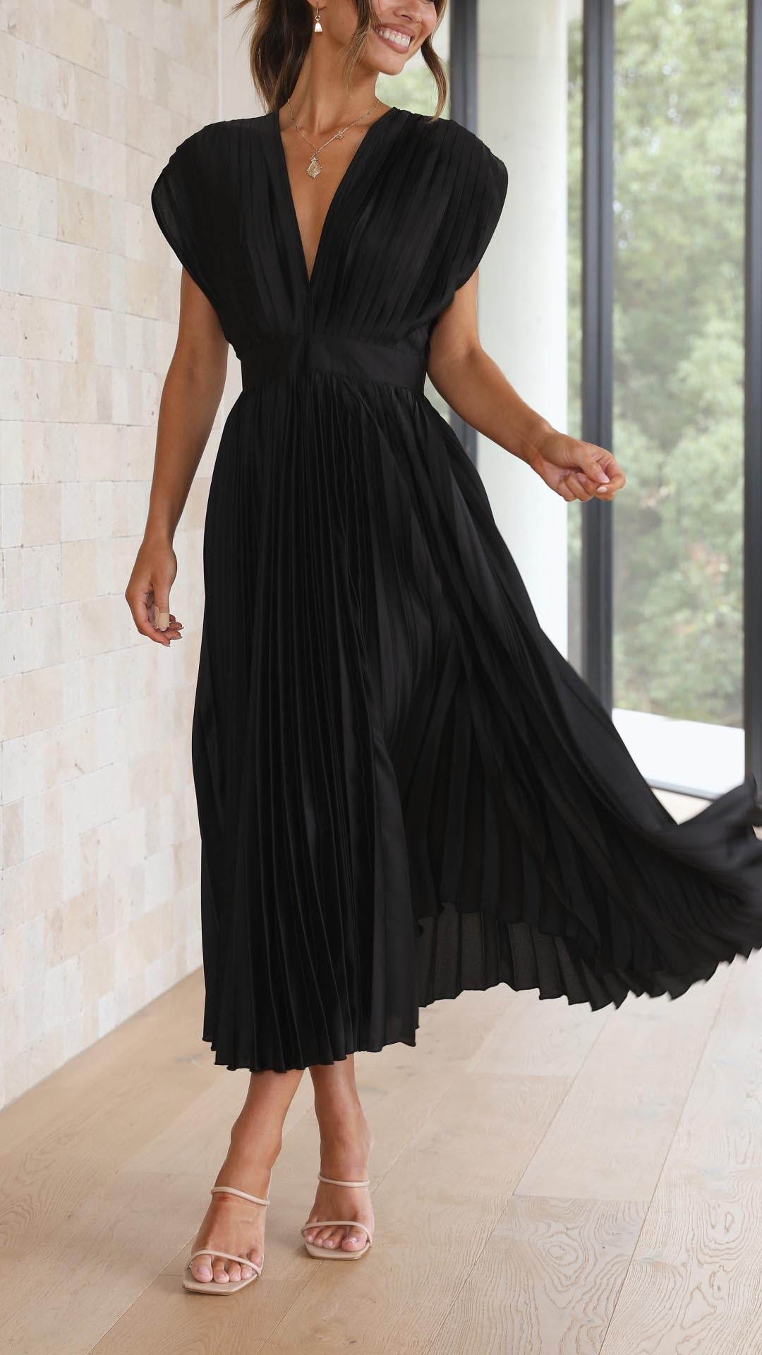 Maria | Elegant & Sophisticated Pleated Dress