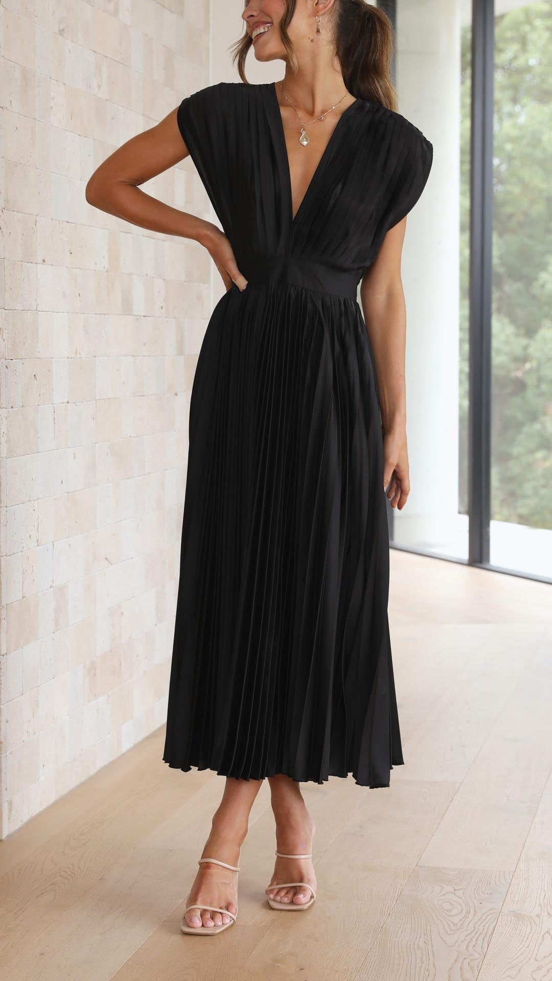 Maria | Elegant & Sophisticated Pleated Dress
