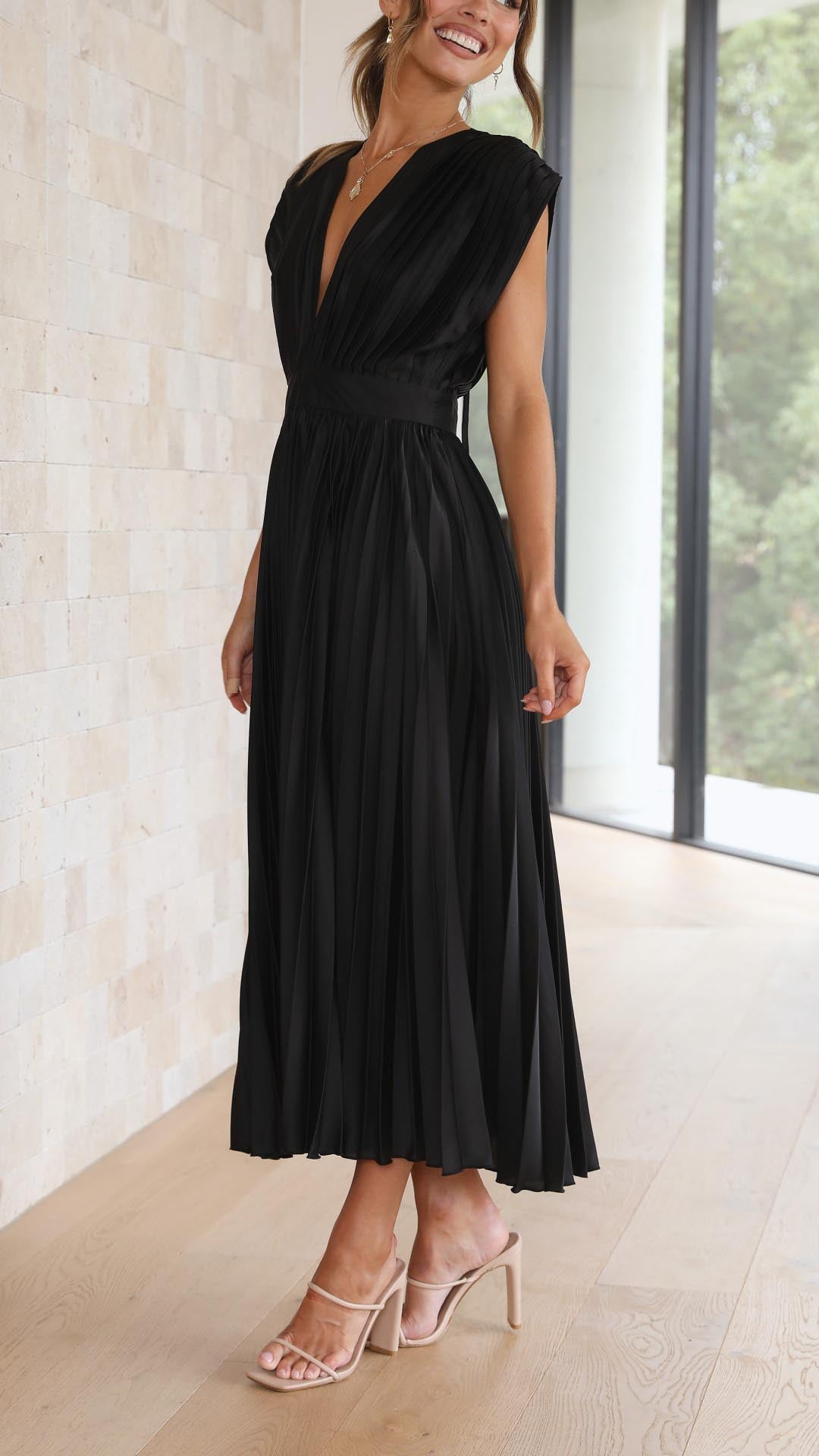 Maria | Elegant & Sophisticated Pleated Dress