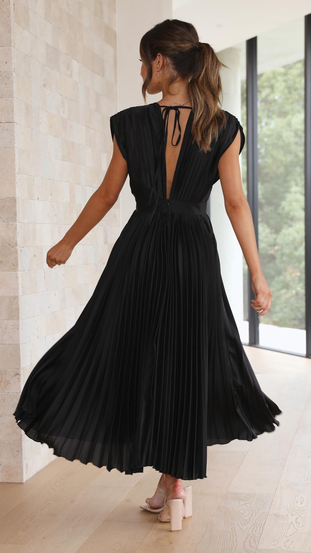 Maria | Elegant & Sophisticated Pleated Dress