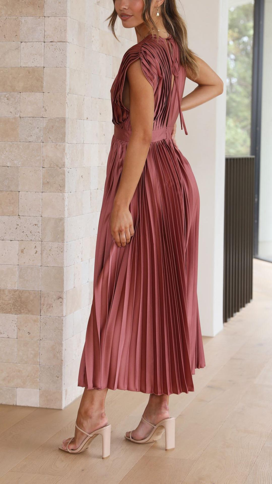 Maria | Elegant & Sophisticated Pleated Dress