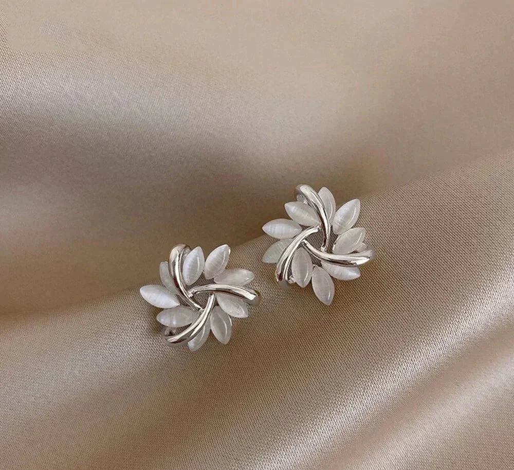 Elegant and exquisite gold opal flower circle stud earrings