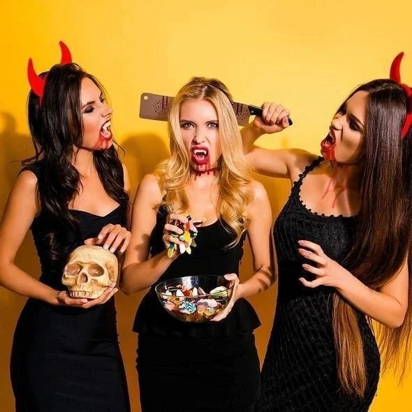 Retractable Vampire Fangs | Halloween Cosplay Teeth | Realistic Reusable Dentures | Safe PP Material | Adult & Kids