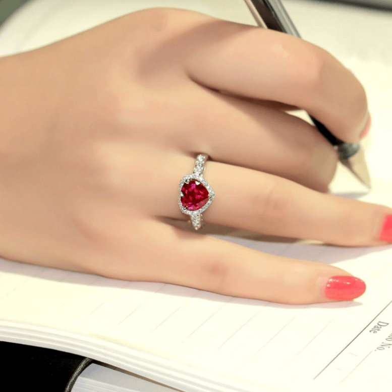 CrystalLove™ Brilliant Romance Ring