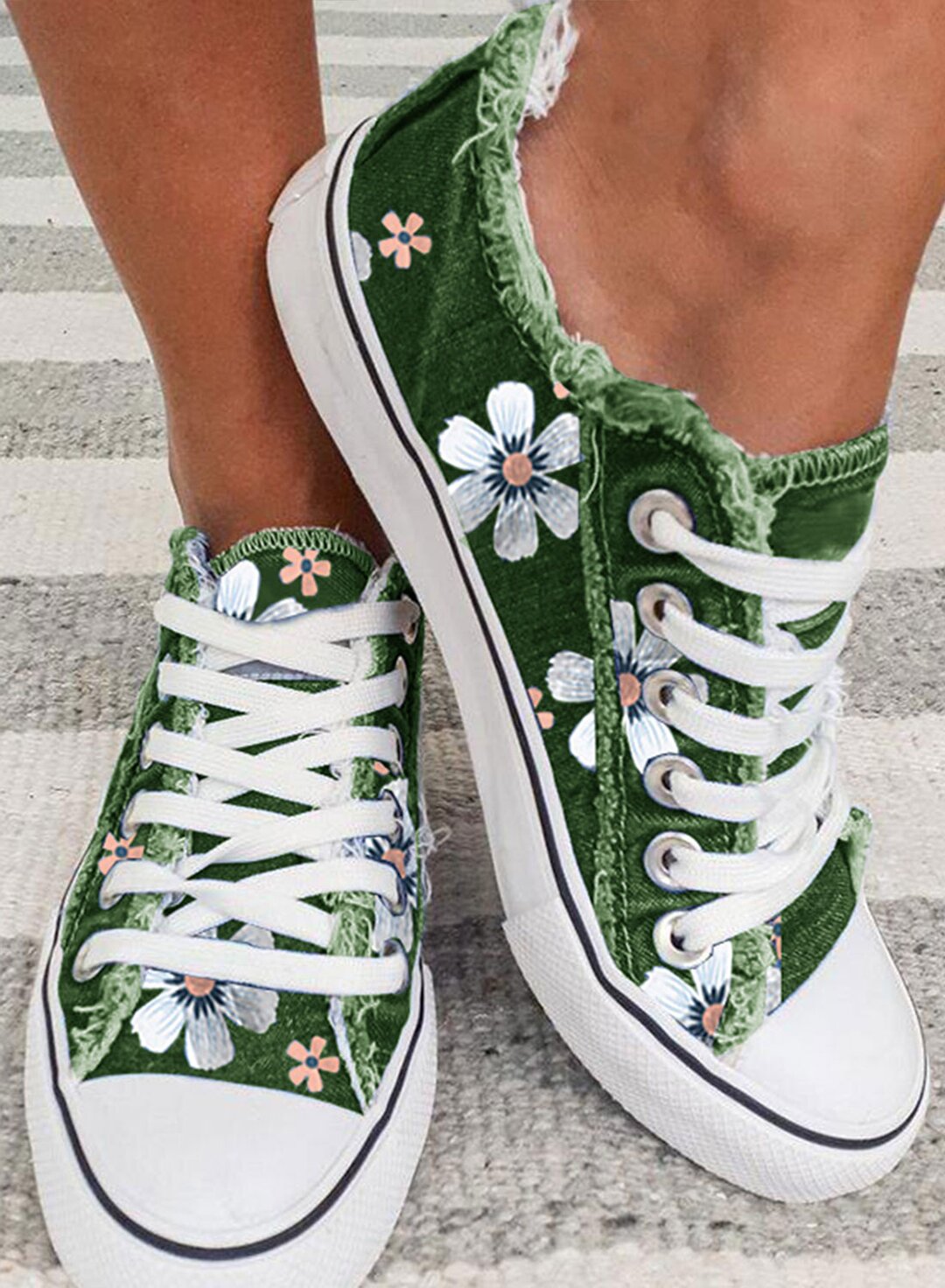 FloraWalk™ – Canvas Lace-up Sneaker with Floral Pattern